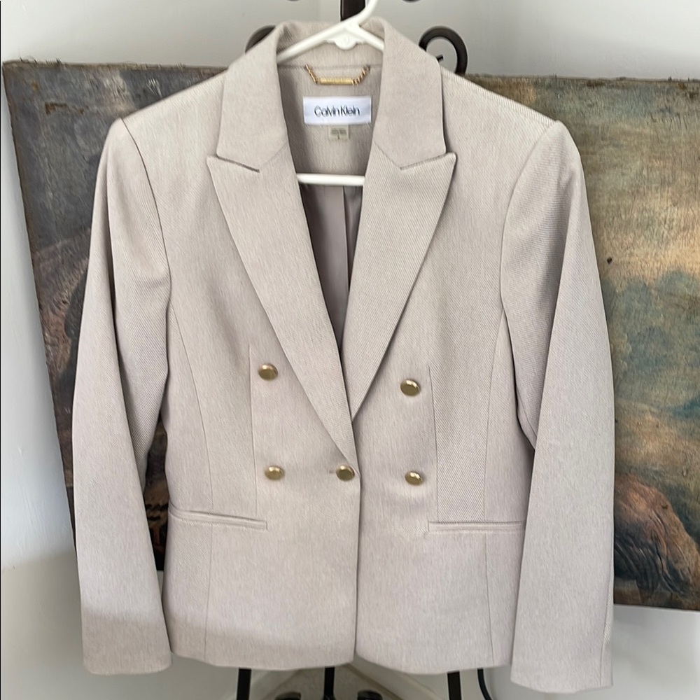 Calvin Klein Cream Structured Blazer with Notched Lapels